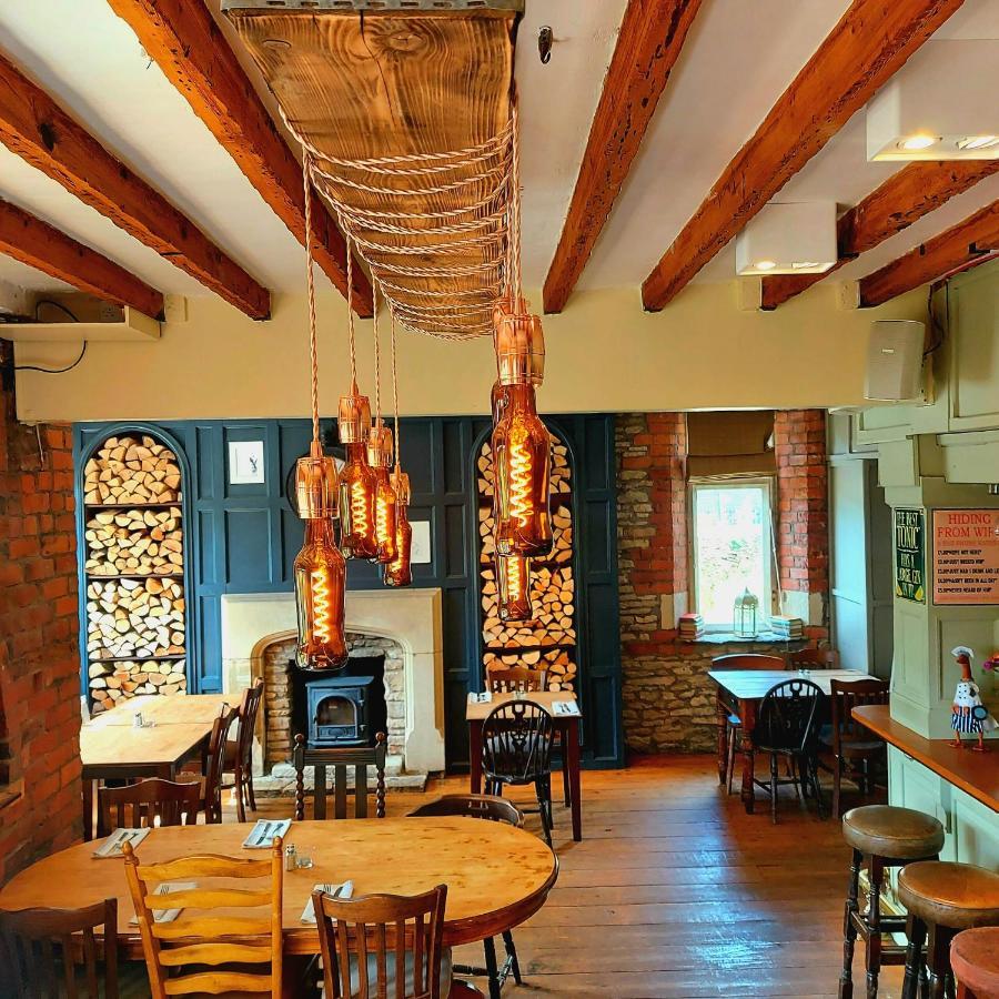 Tipputs Inn, Pub, Restaurant & Boutique Flats Страуд Экстерьер фото